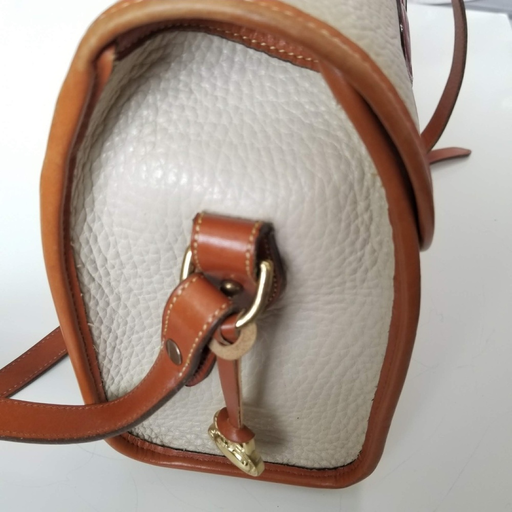 Dooney & Bourkey All Weather Bone Tan Leather Medium Essex Cross Shoulder Bag - Picture 9 of 16